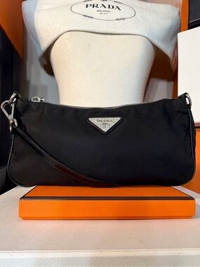 Prada⭐️ from collection 2002!⭐️
Crystalized/Rhinestone logo mini bag!⭐️CERT!⭐️